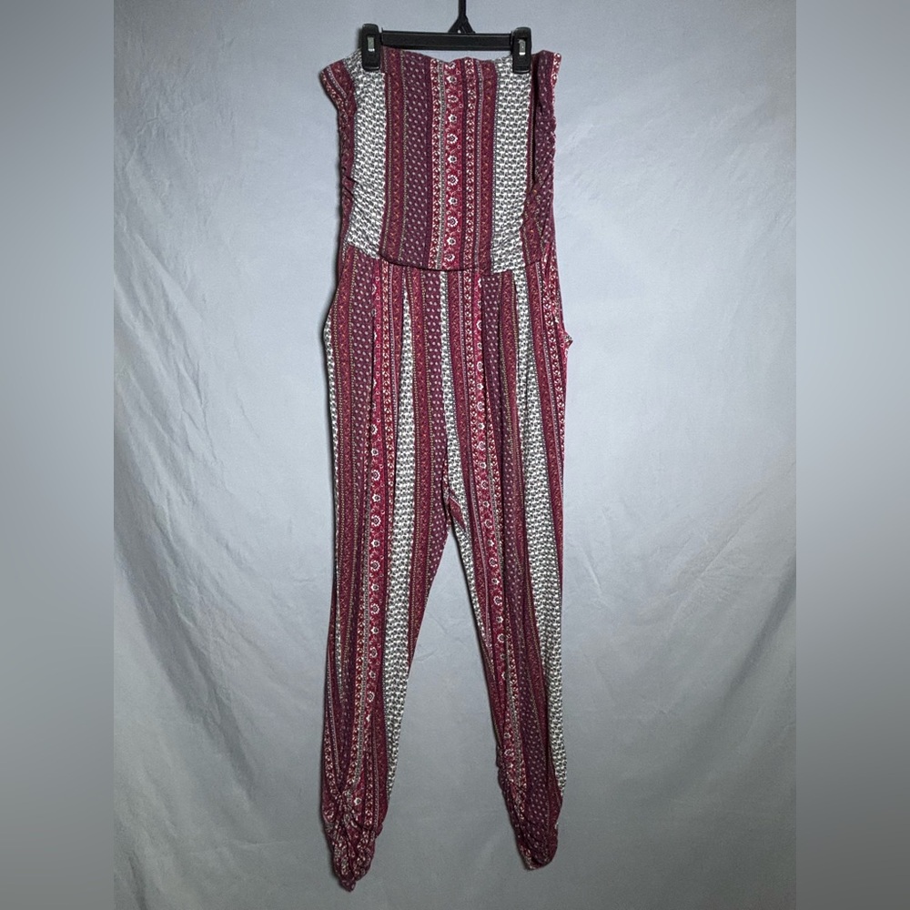 Elegant Burgundy Patterned Jumpsuit with Pockets
